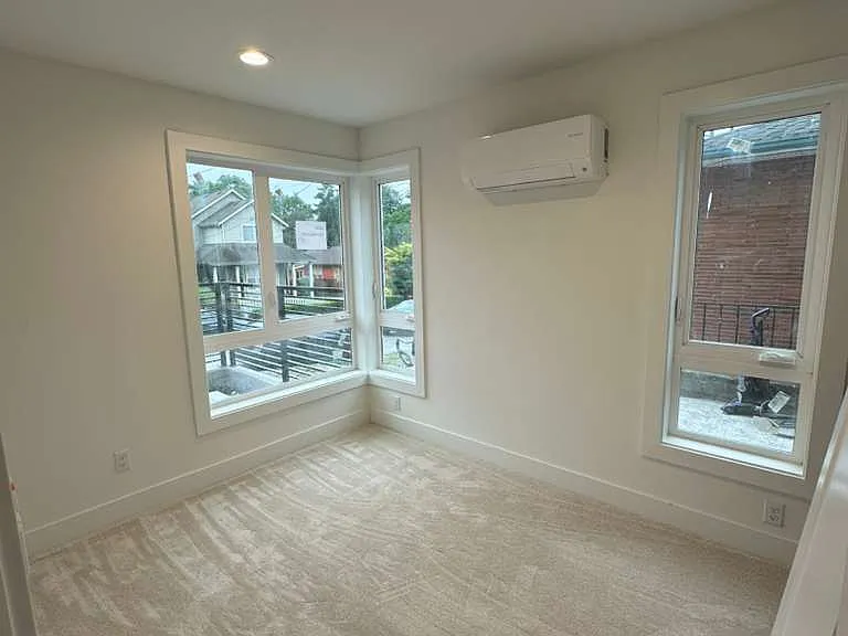 4318 SW Holly St — Photo 8