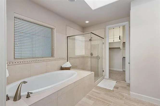 1131 W 21st St — Photo 24