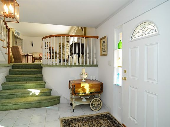 2nd image of 31 Jameson Pl