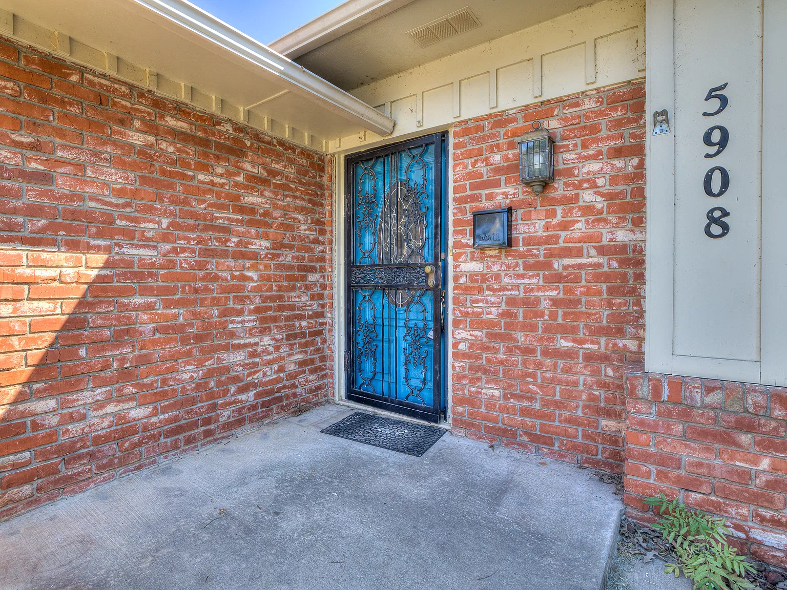 4 bed, 2036 sqft, $1,695 — Photo 2