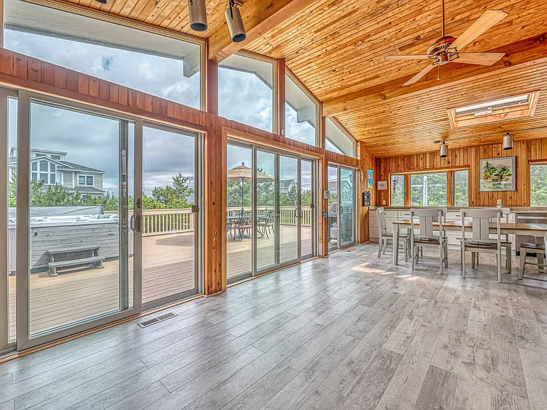 826 Dune Rd — Photo 15