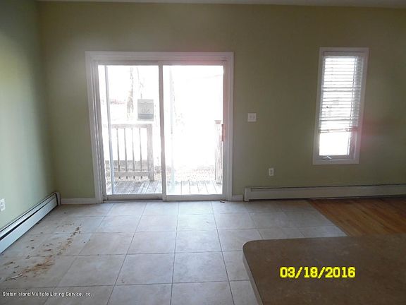 5th image of 242 Robinson Ave