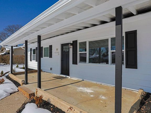3rd image of 305 Whitewater Dr