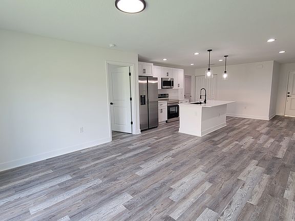 4th image of 20422 Dial Ave