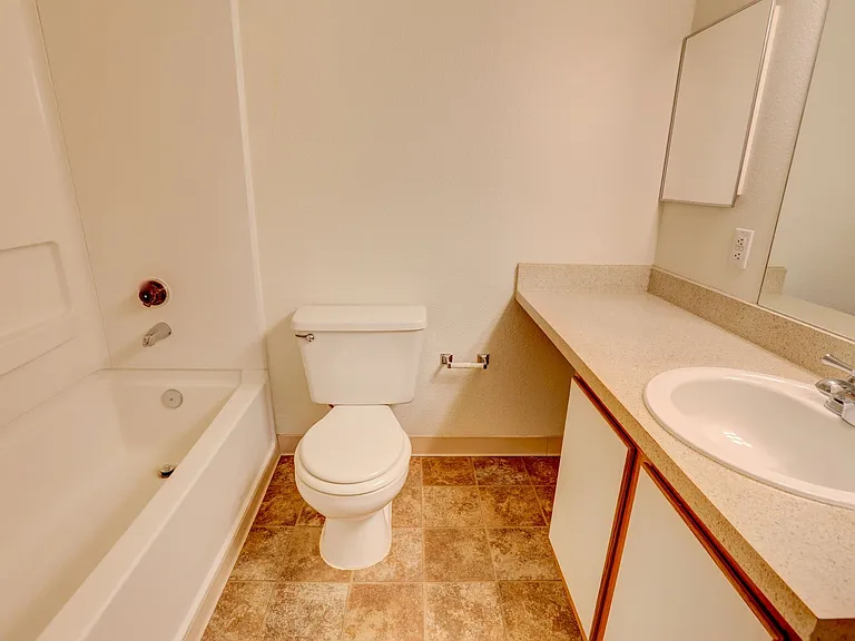 Americana Lakewood Apartments — Photo 51