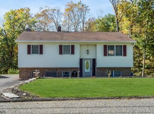 15 Henderson St, Oxford Twp., NJ 07863