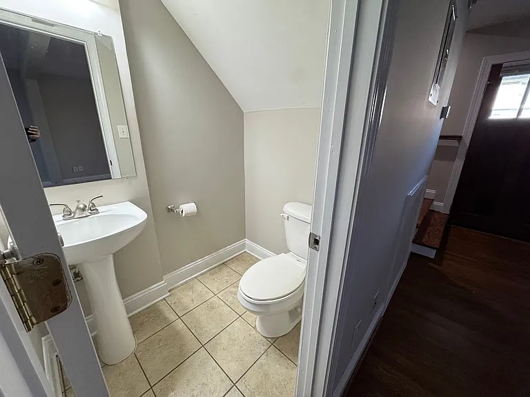 422 State St #4 — Photo 5