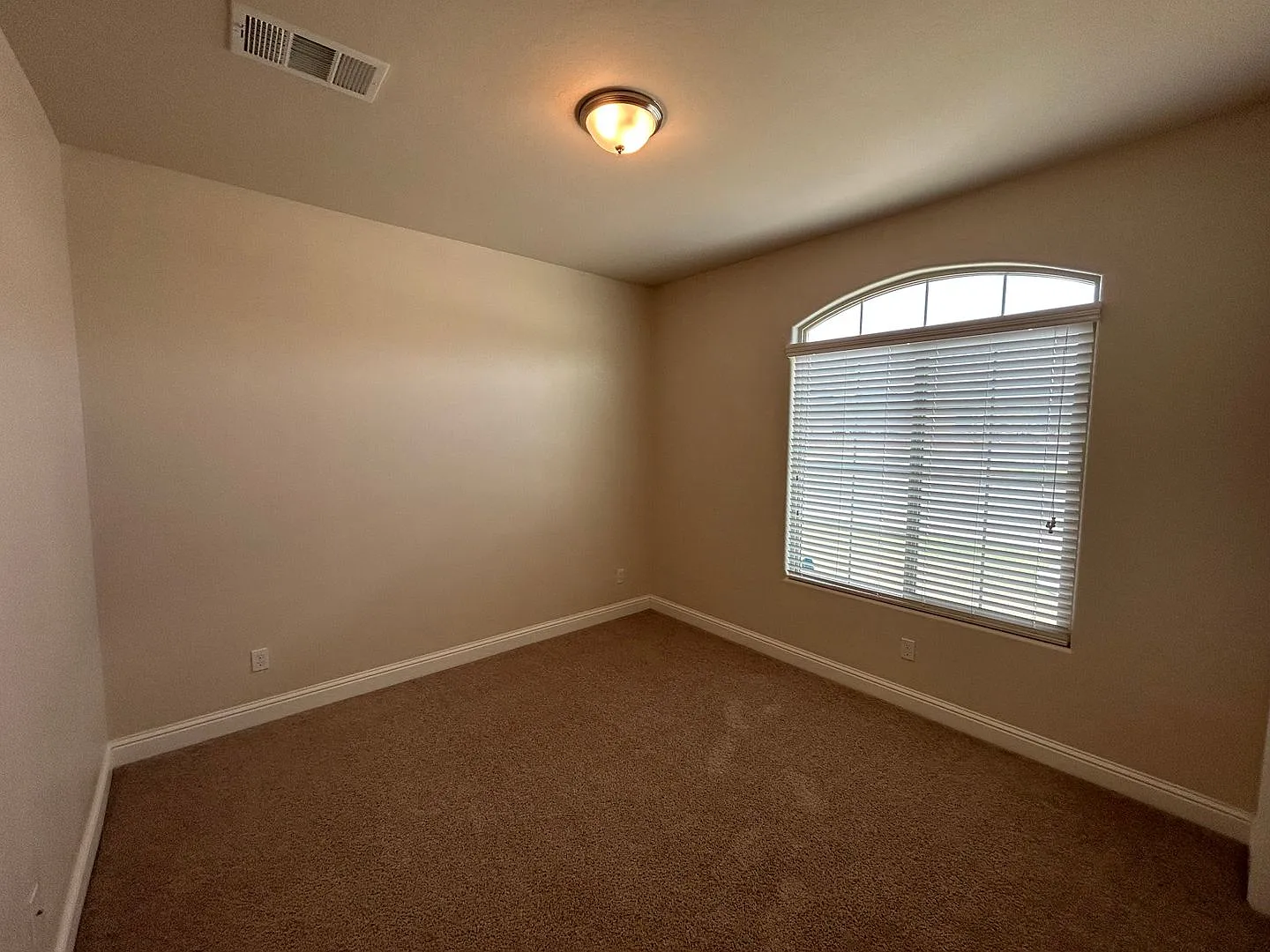 Beautiful 3 Bed/2 Bath SW Bakersfield Home w/ Solar and Deposit Alternative Option — Photo 3