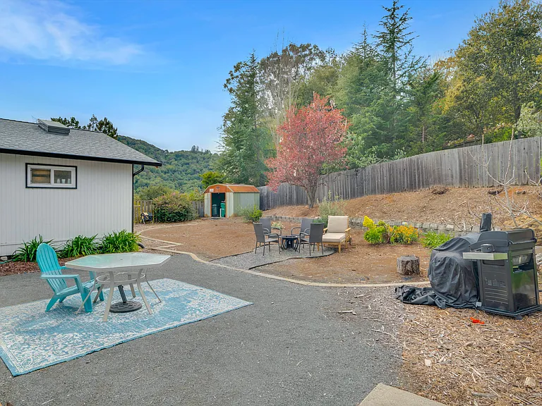 Moraga Dr — Photo 39