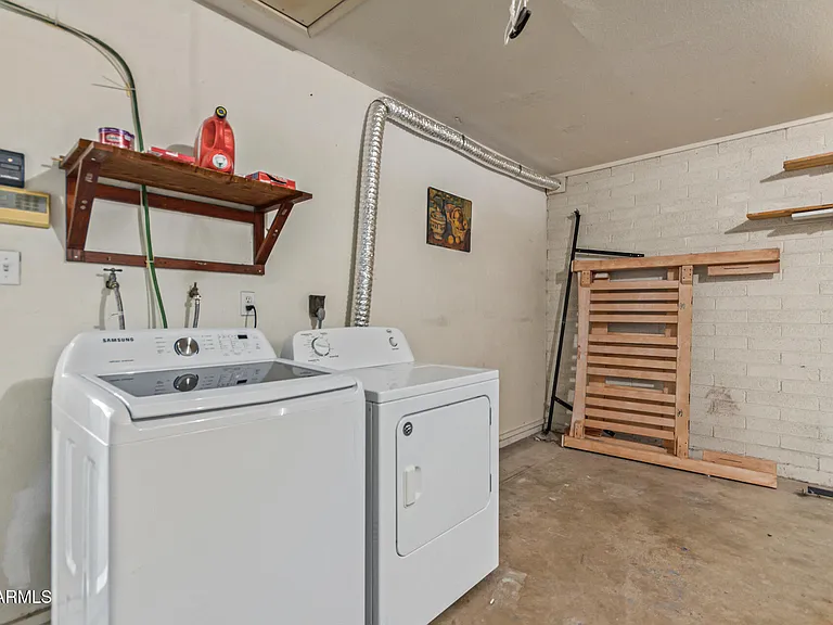106 E Geneva Dr — Photo 27
