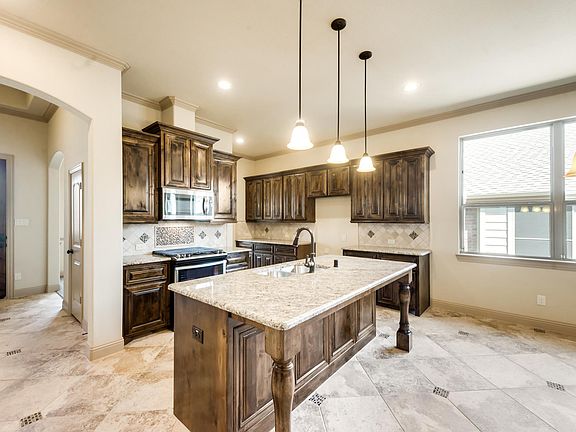 5th image of 8521 Hornbeam Dr