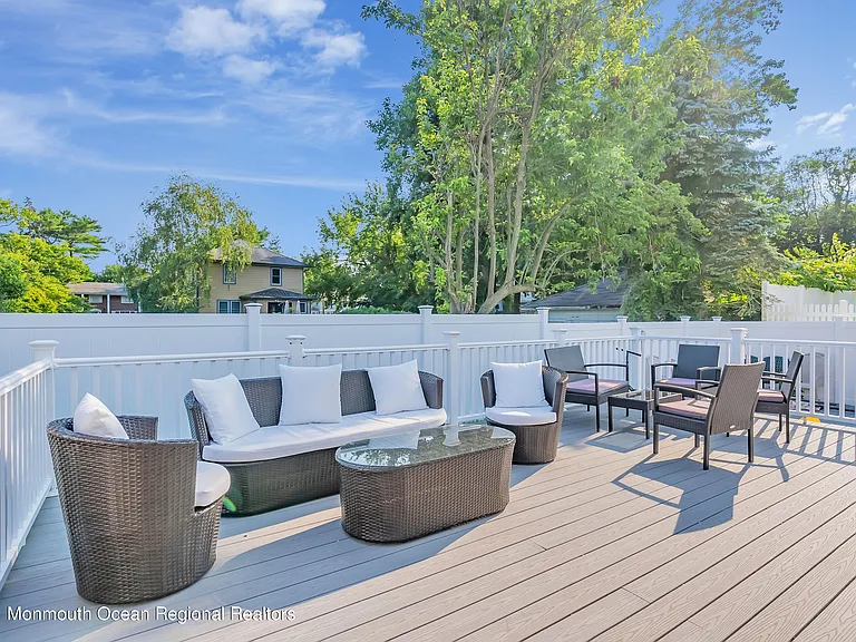 45 Roslyn Ct — Photo 29