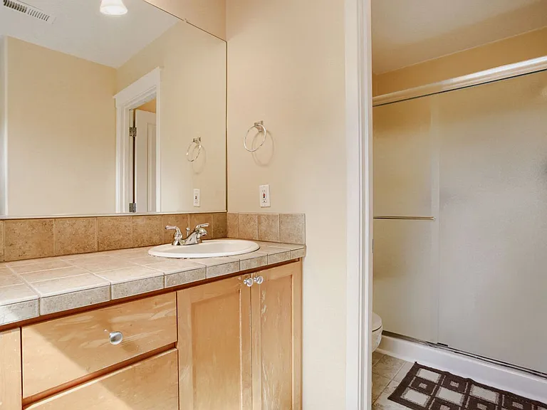 547 NE 61st Pl — Photo 16