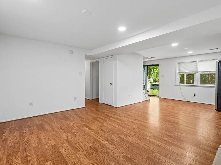 13911 Mapledale Ave — Photo 19