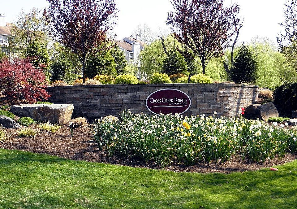 Entrance-Cross Creek Pointe 