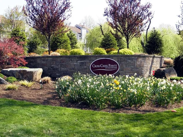 34 Gentry Dr #17, Englewood, NJ 07631