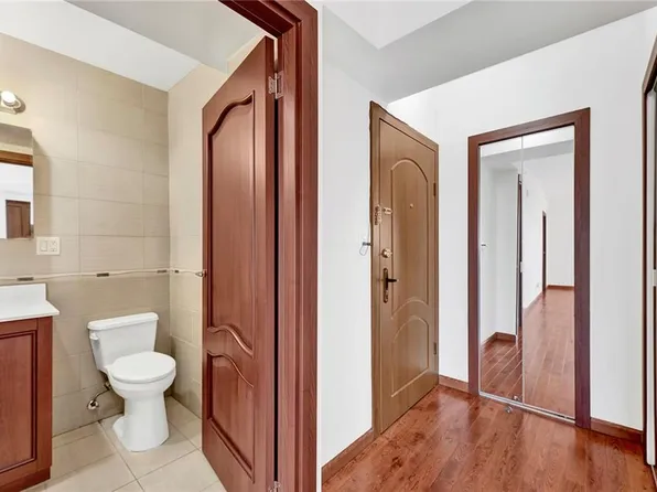 842 Ocean Parkway image 11 of 15