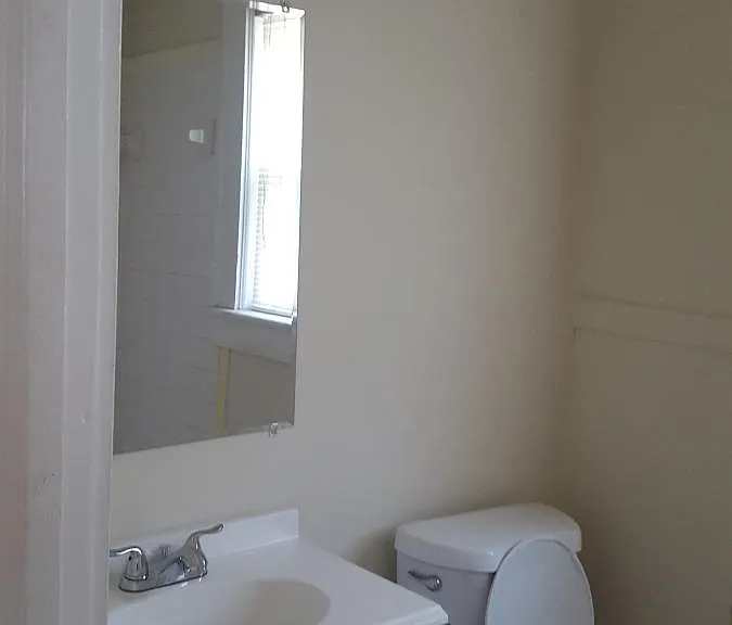 817 W 37th St #1 — Photo 5