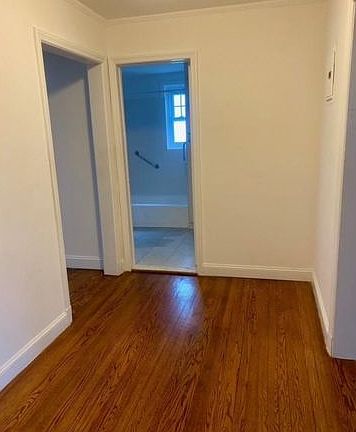3rd image of 49-09 Hanford St #1R