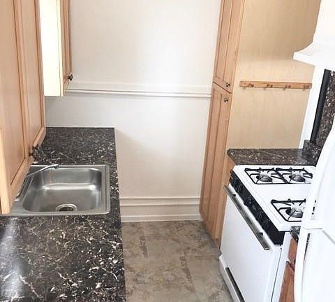 4th image of 4487 McClintock St