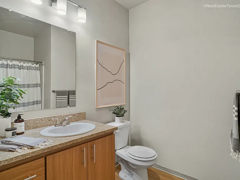 The Grove Apartments — Photo 8
