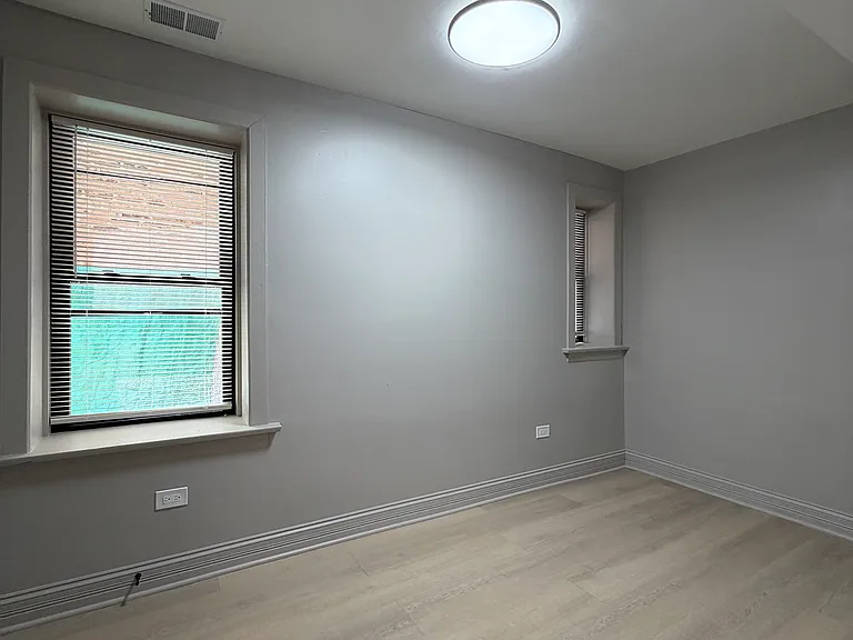 3530 W Dickens Ave #G — Photo 10