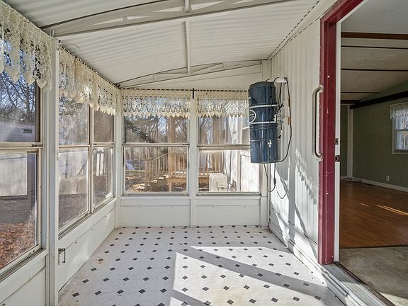 5th image of 460 Collins St #8