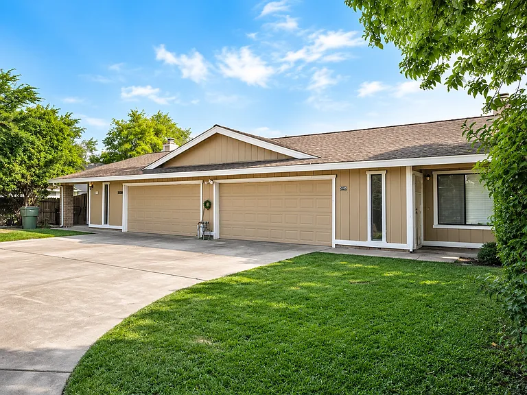 2740 Hurley Way — Photo 1