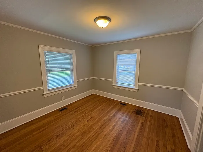 305 Davis St — Photo 3
