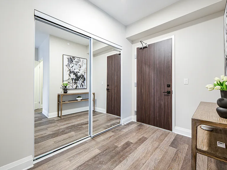 18 Queen St #2102 — Photo 11