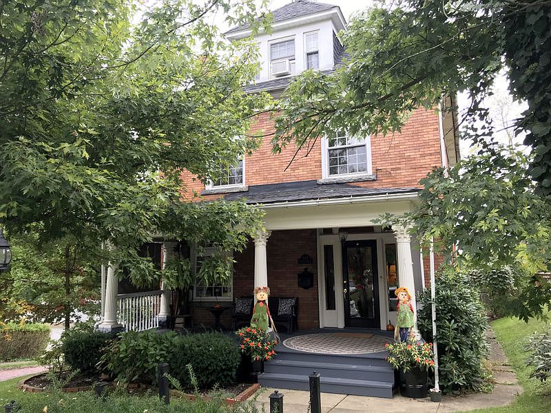 1st image of 613 E Pearl St