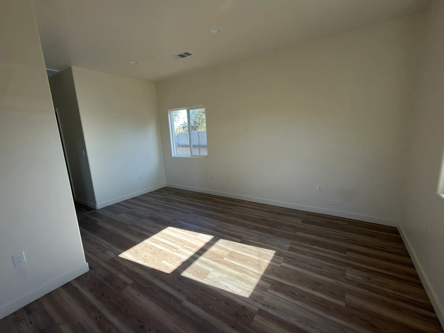2 bed, 1100 sqft, $2,000 — Photo 3