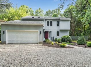 10 Hunting Hills Way, Annandale, NJ 08801