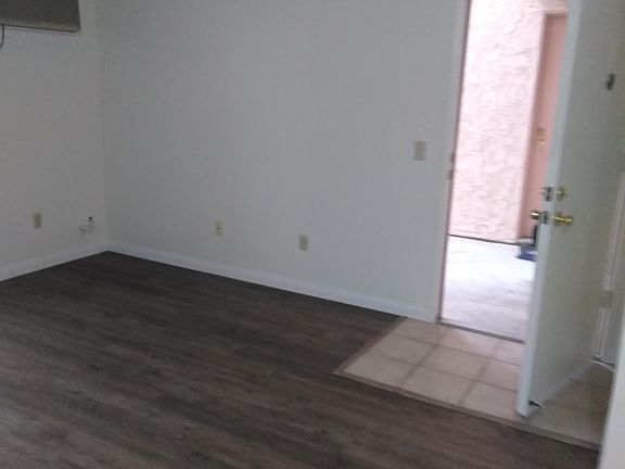 Enterance to livingroom