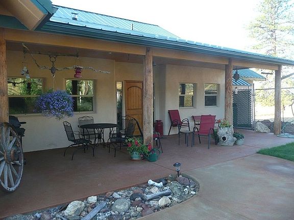 Front porch with entry