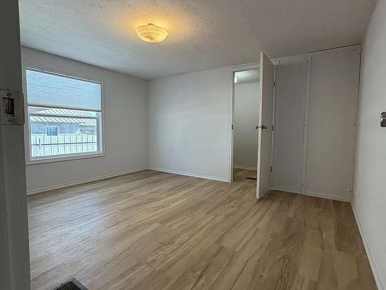 1302 Mobile St — Photo 8