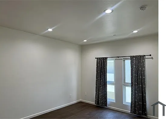 6550 S Normandie Ave — Photo 2