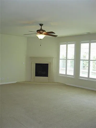 1427 Wyndham Ln — Photo 7