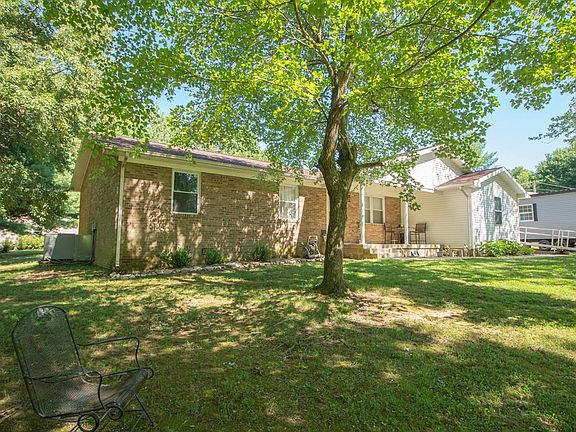 3rd image of 5540 Dee Acres Dr