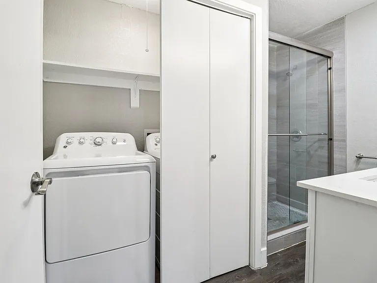 The Ashley at Bluffview Apartments — Photo 31