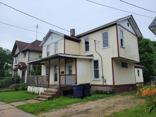 107 S Locust St, Janesville, WI 53548