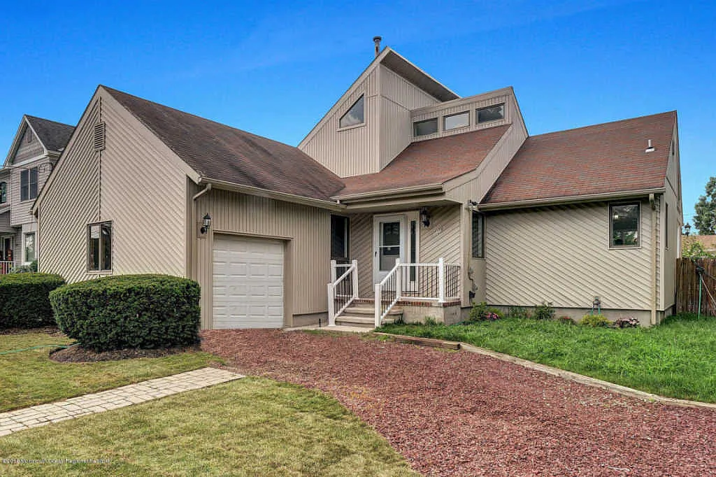 1144 Spray Ave photo 1