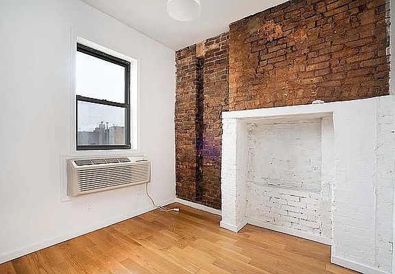 2nd image of 304 Suydam St #2E