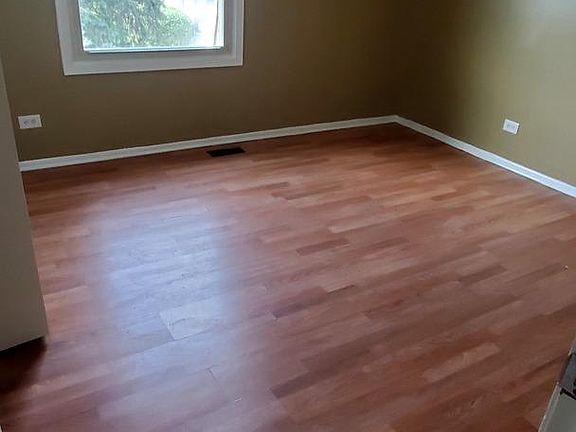 3rd image of 1716 Queensbury Cir