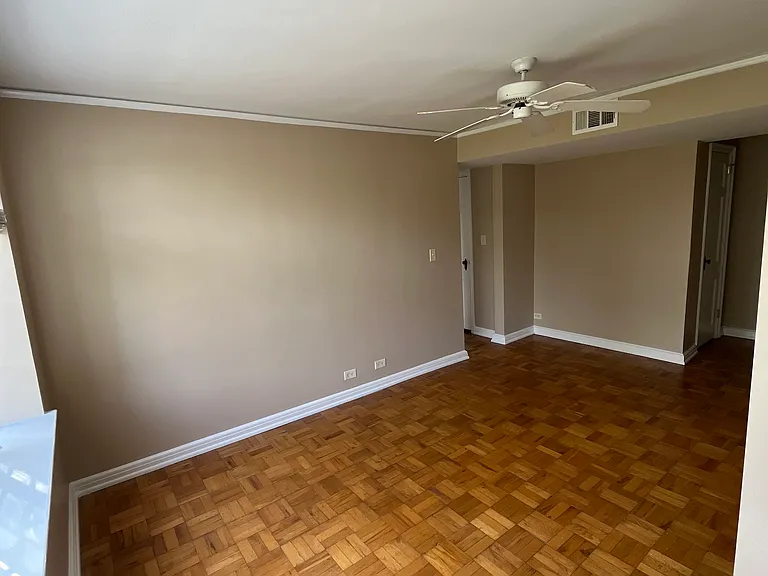 1700 N Elm St #P5 — Photo 4