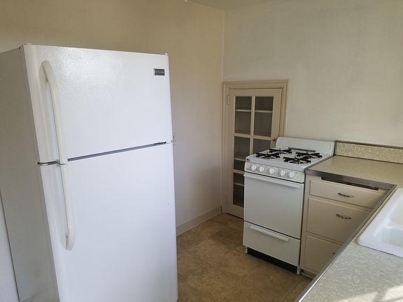 4th image of 519 S 11th Ave