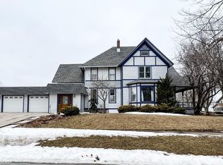 346 S 6th St, Forest City, IA 50436