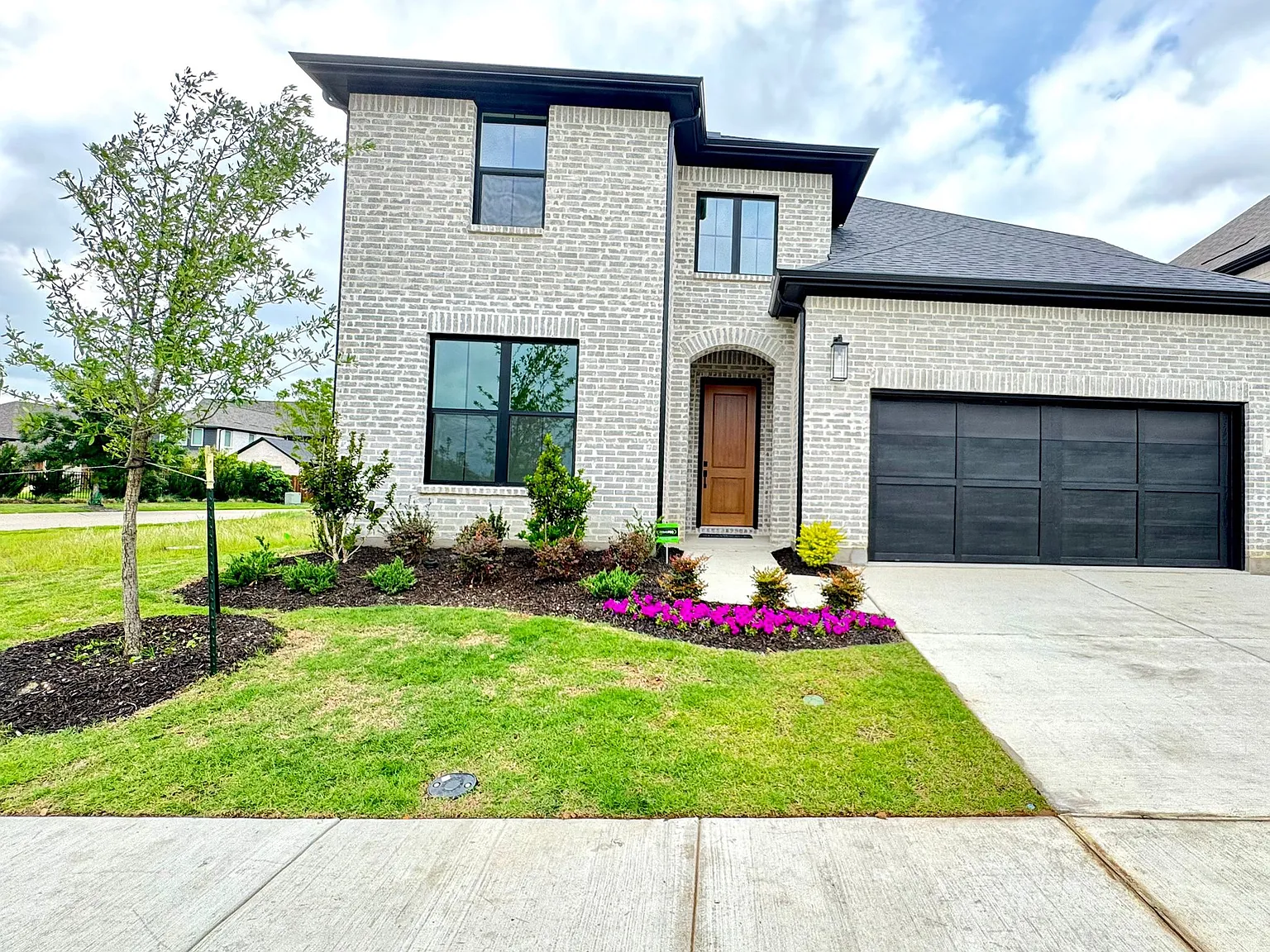 6 bed, 3200 sqft, $5,000 — Photo 1