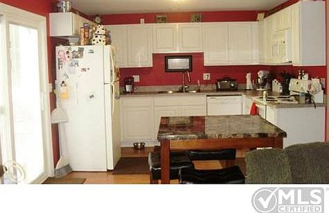 kitchen 2.jpg