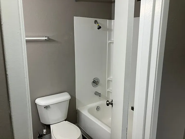 Sequoia Grove Apartments — Photo 10